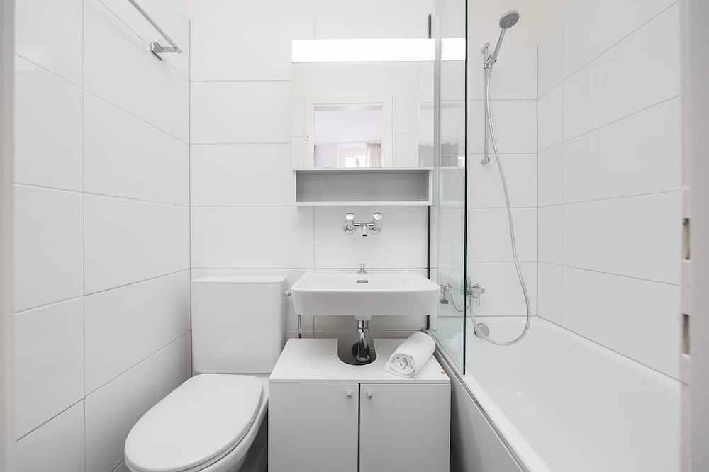 Entire apartment, Urban Oasis with Queen Bed and City View (Be-54) in Zurich, Zurich district