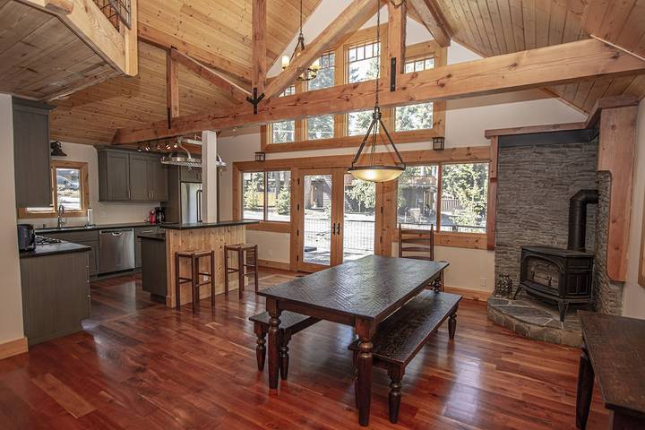 Vacation rental for 8 people, with balcony and hot tub in Tahoe City