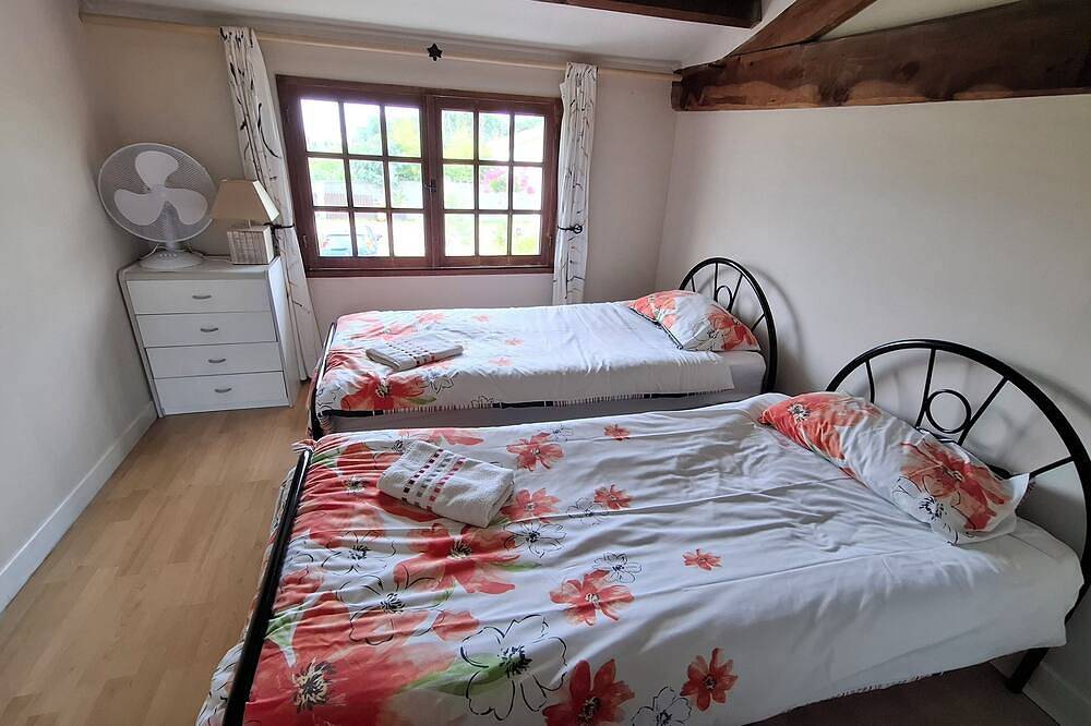 Charming 4-bedroom house in Lairoux with Wifi and private heated pool. in Lairoux, Fontenay-le-Comte