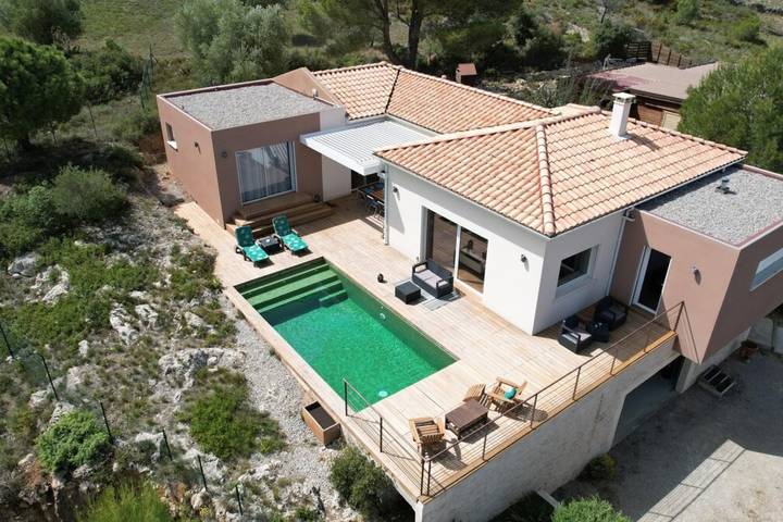 Location de vacances pour 6 personnes, avec piscine ainsi que jardin et terrasse, adapté aux familles à Montredon-des-Corbières