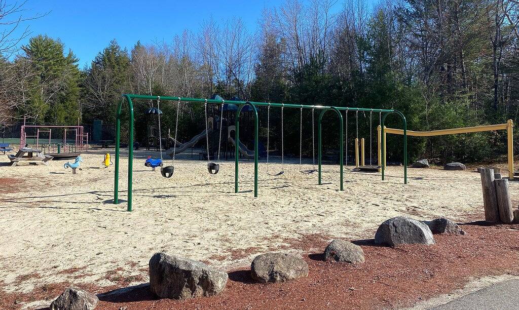 Winni Chalet w/ lake, beach, & boat launch access in Moultonborough, Lake Winnipesaukee