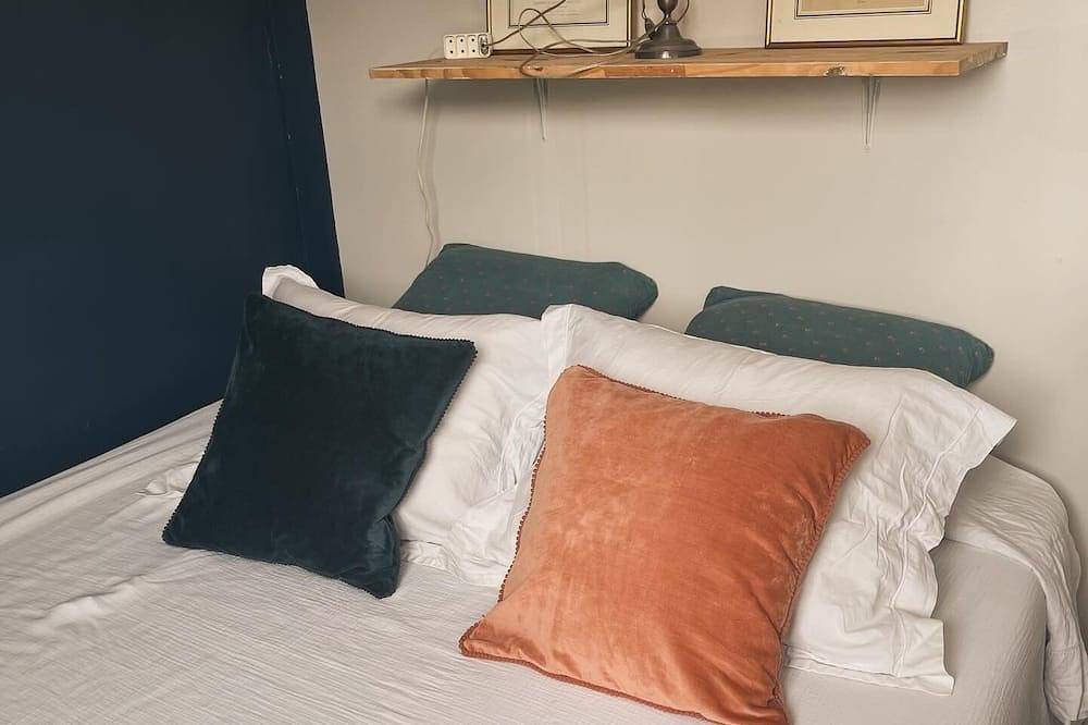 Entire apartment, Charming apartment on the port of Ciboure 3/4.nights in Ciboure, Bayonne region