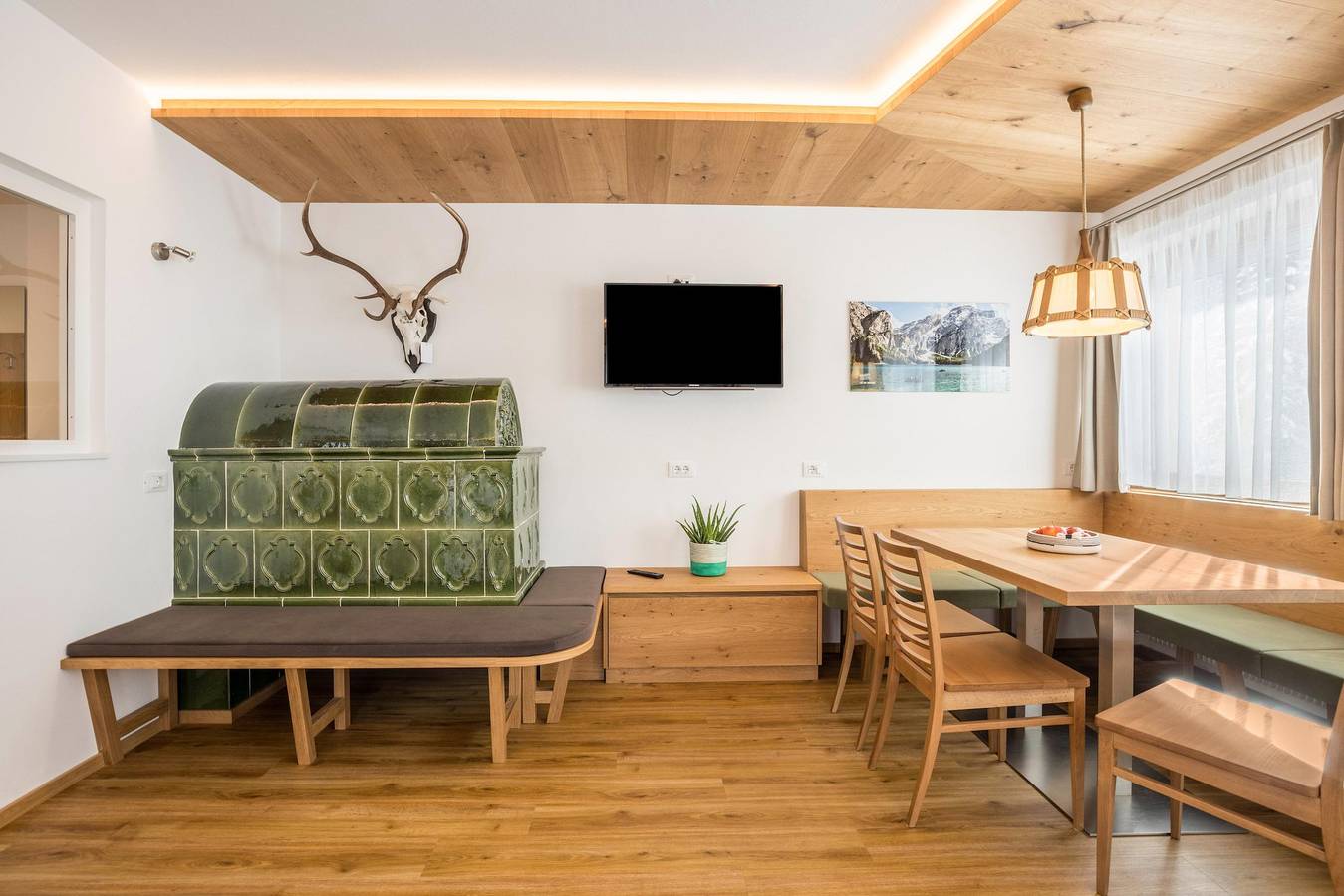 Appartamento intero, Appartamento "Runcac Plaies" con vista sulle montagne, Wi-Fi e balcone in San Vigilio di Marebbe, Marebbe