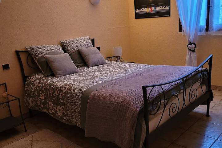 Country house at the foot of the Luberon in Lauris, Parque natural regional del Luberon