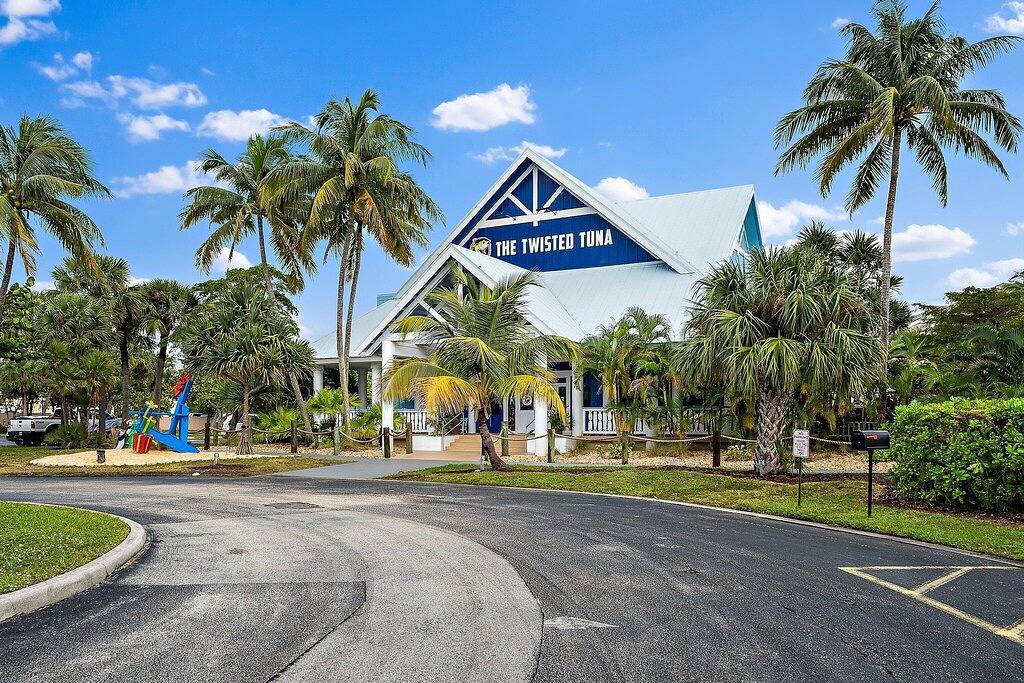 Ganze Wohnung, Newly Redone and furnished 2/2 condo that is walking distance to the beach in Jupiter, Palm Beach County