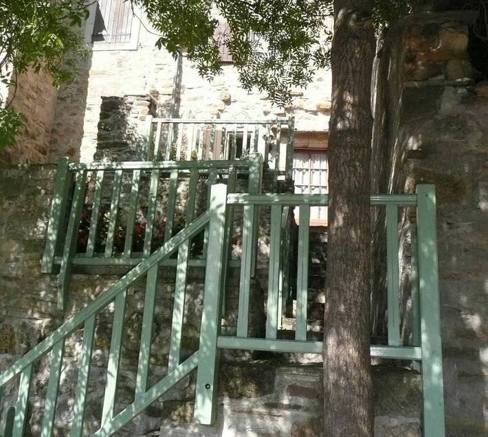 Gîte pour 4 personnes, avec terrasse à Dio-et-Valquières