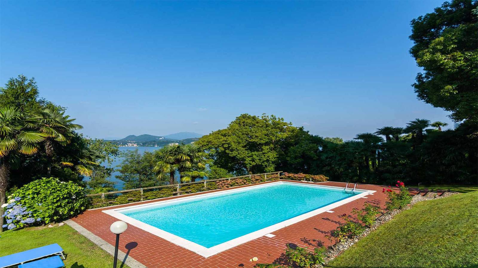 Appartement entier, Blue Lake apartment with pool and lake view in Stresa, Comune di Stresa