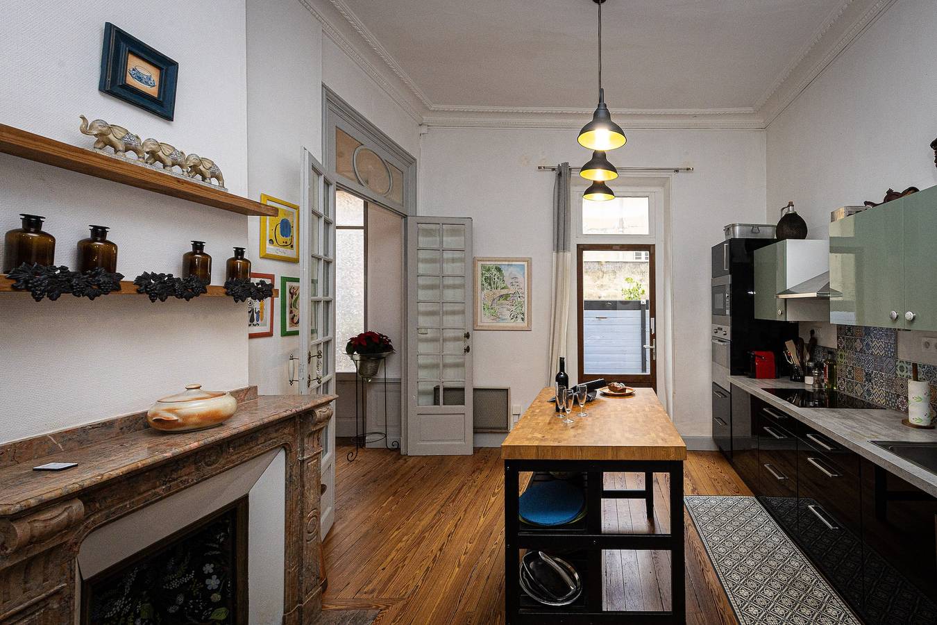 Entire apartment, Apartment 'Place Alegria' with Private Terrace, Wi-Fi, and Air Conditioning in Carcassonne, Carcassonne region