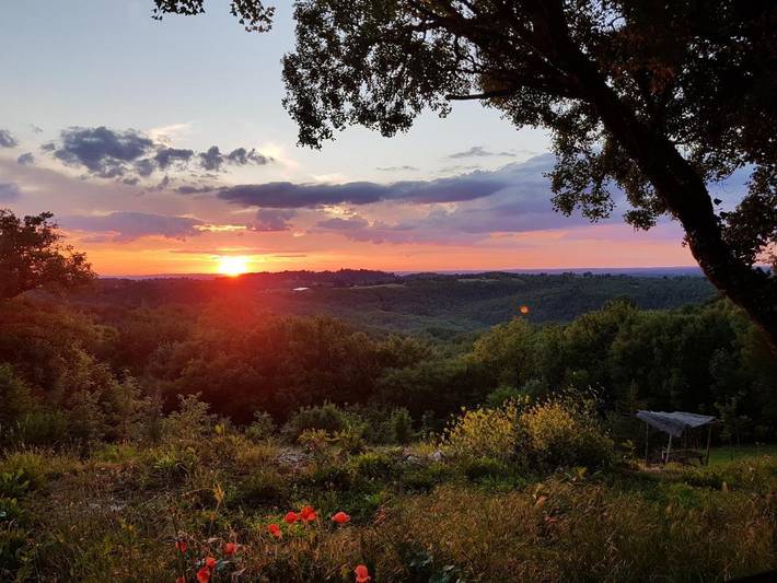 Location de vacances pour 7 personnes, avec piscine ainsi que vue et jardin à Payrac - 3