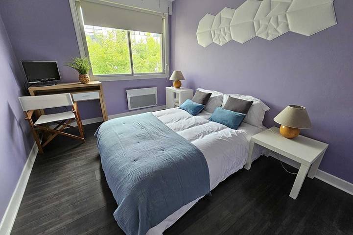 Appartement entier, F3 Hyper-Centre, Calme, Lumineux, Bord de Rivière, Vue Sur Collines in Aurillac, Région d'Aurillac
