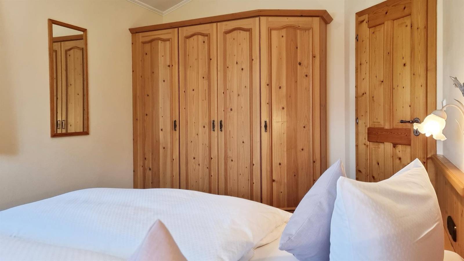 Ganze Wohnung, Ferienwohnung '2' mit Bergblick, Gemeinschaftsgarten und Wlan in Krün, Bayerische Alpen