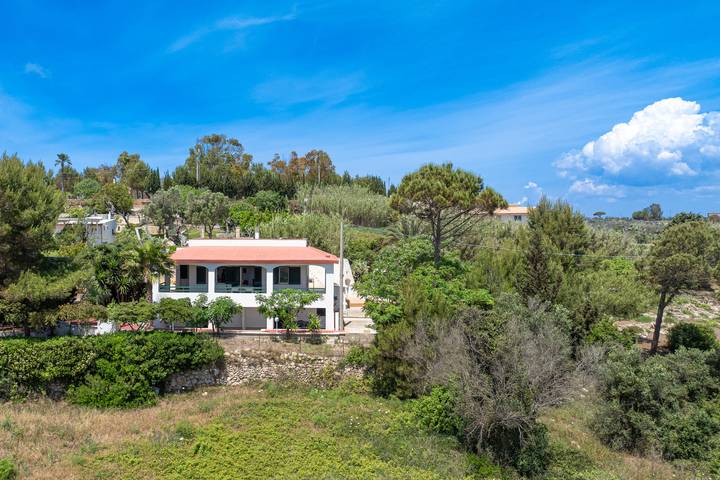 Quiet country house with sea view and garden in Salve, Golfo de Tarento