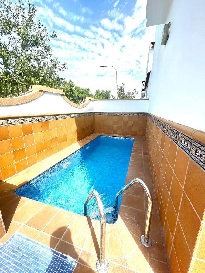 Casa para 5 personas, con piscina y balcón en Sevilla