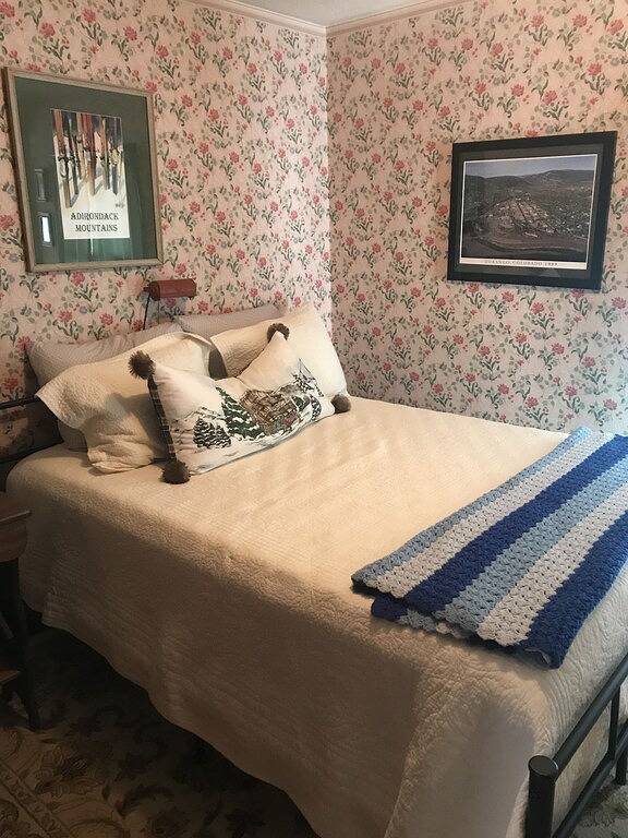 Vacation rental for 10 people, with yard in Adirondack Mountains