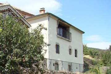 Location de vacances pour 10 personnes, avec piscine ainsi que balcon et jardin à Pourchères