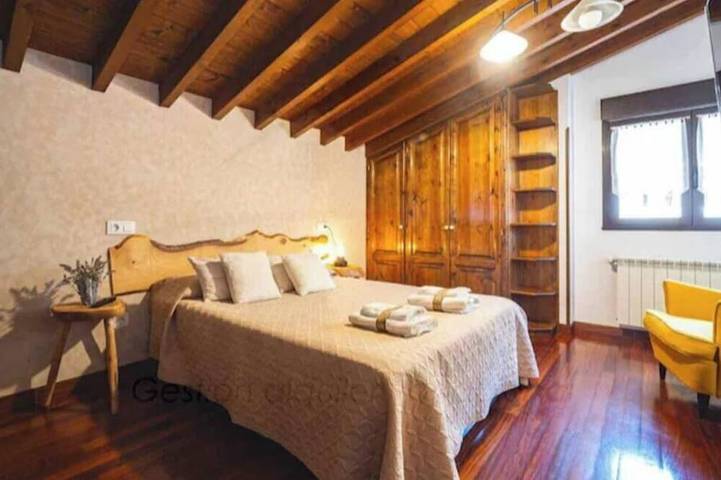 The House Azul of Perlleces. Full house surrounded by nature in Cangas de Onis in Cangas de Onís, Côte Cantabrique