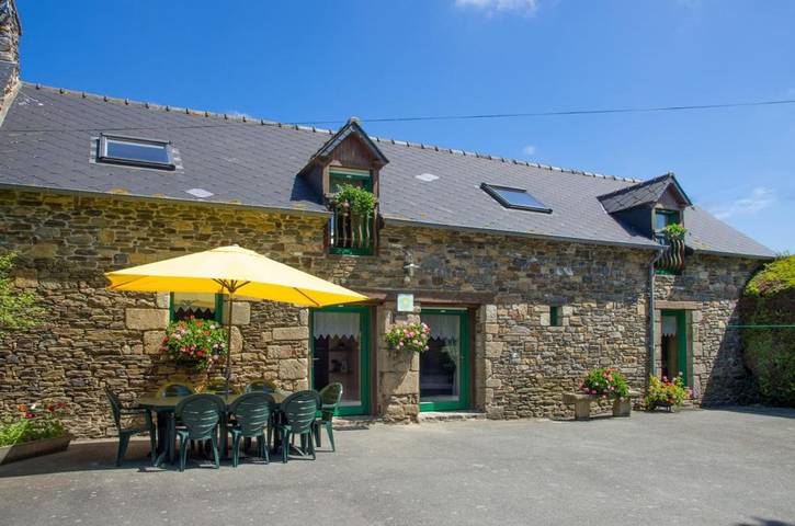 Location de vacances pour 8 personnes, avec Terrasse ainsi que Jardin et Vue à Saint-Denoual