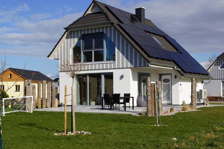 Ferienhaus für 6 Personen, mit Terrasse und Garten sowie Sauna in Altenpleen