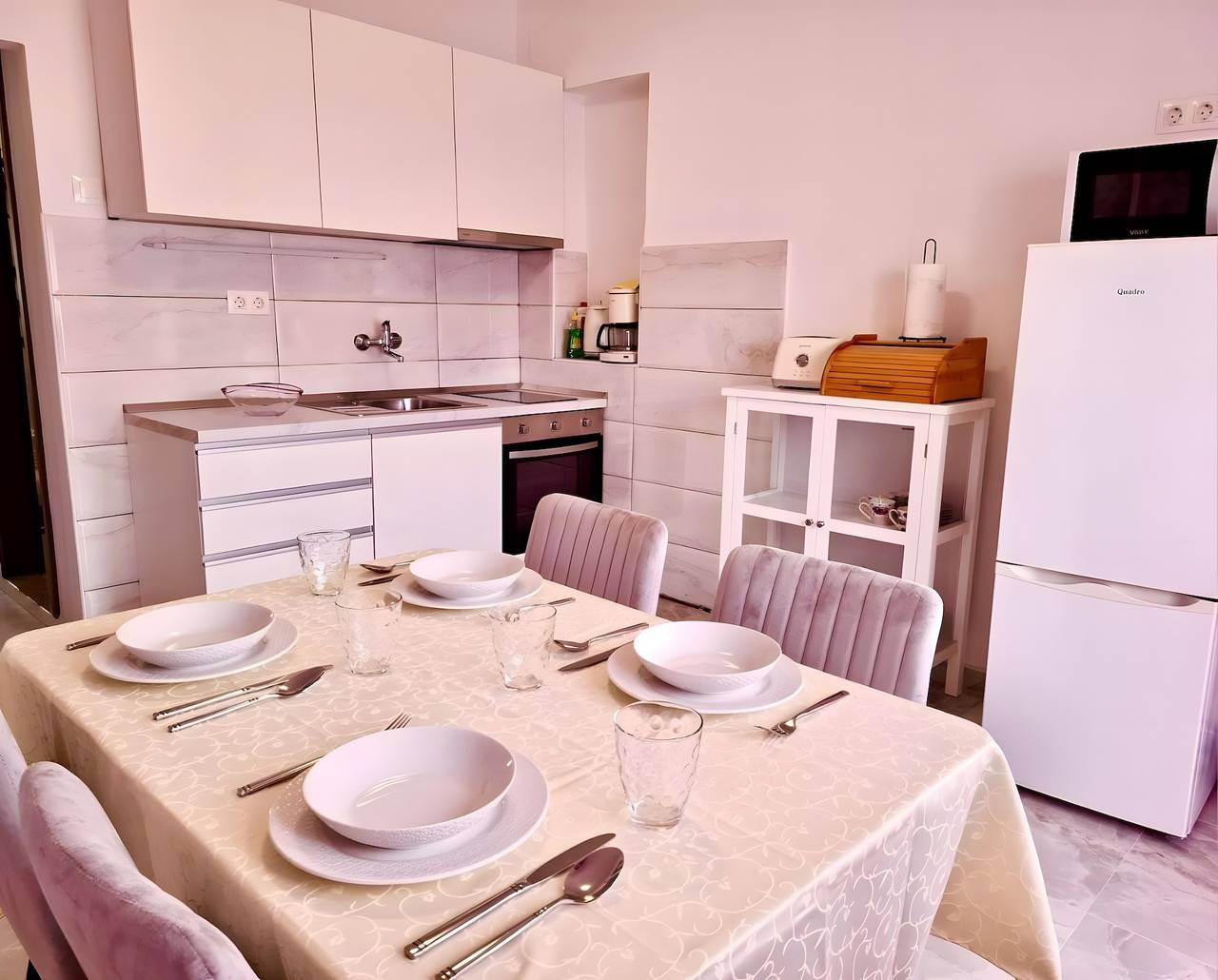 Hel leilighet, Apartment 'Čagalj Trogir' with Sea View, Wi-Fi and Air Conditioning in Trogir, Čiovo