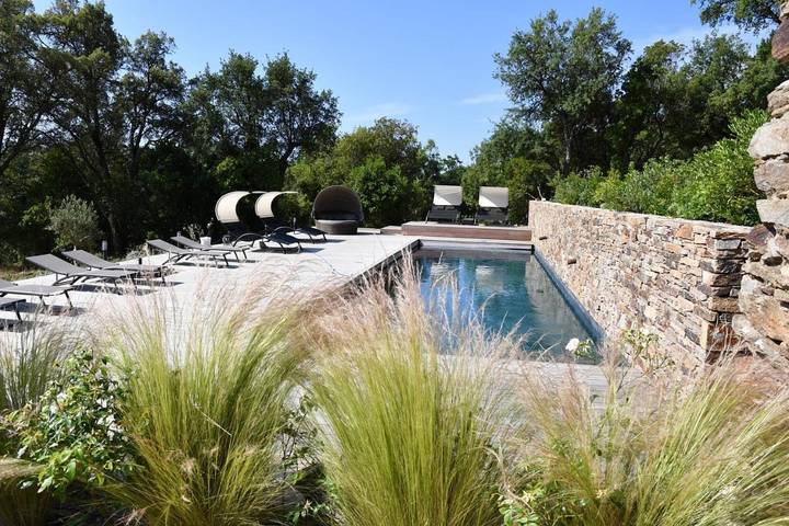 Gîte pour 2 personnes, avec sauna et vue ainsi que piscine et jardin à La Garde-Freinet - 2