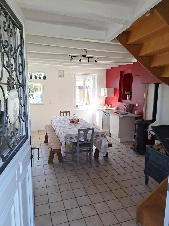 Location de vacances pour 9 personnes, avec piscine ainsi que jardin et jacuzzi, adapté aux familles à Saint-Jean-Saint-Germain - 4