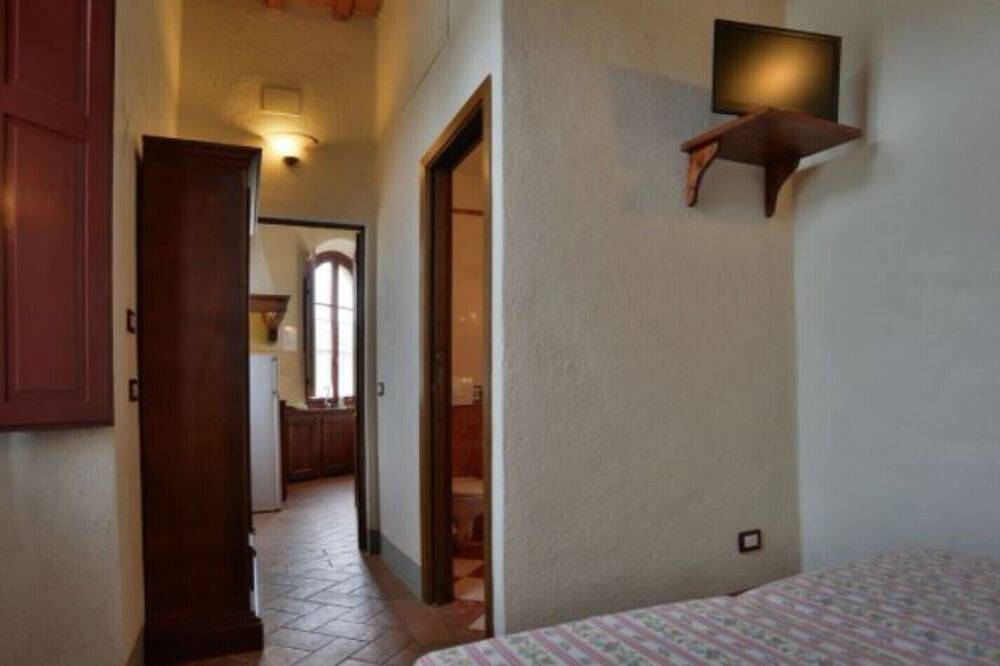 Apartamento entero, Apto de tres habitaciones. F en una antigua fábrica de pasta con piscina compartida in Greve In Chianti, Chianti
