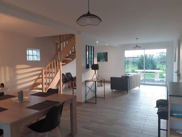 Gîte pour 6 personnes, avec terrasse et jardin dans Flixecourt