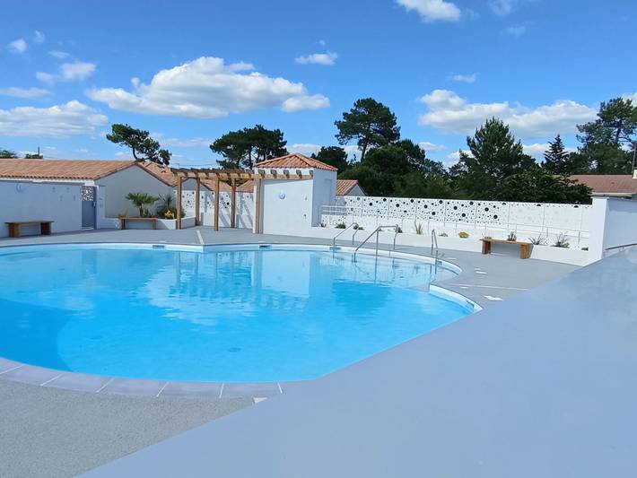 Location de vacances pour 4 personnes, avec jardin et piscine dans Plage de la Grière