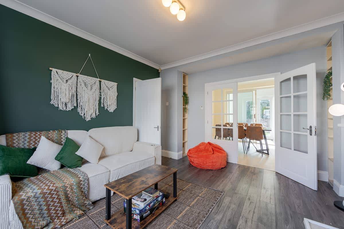 Perfect Booking | 3 Bed Home with Free Parking in Brístol, Sudoeste de Inglaterra
