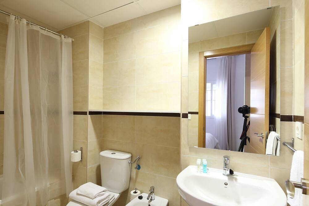 Estudio ideal para parejas con Wifi y climatización por zonas. in Casco Antiguo, Sevilla