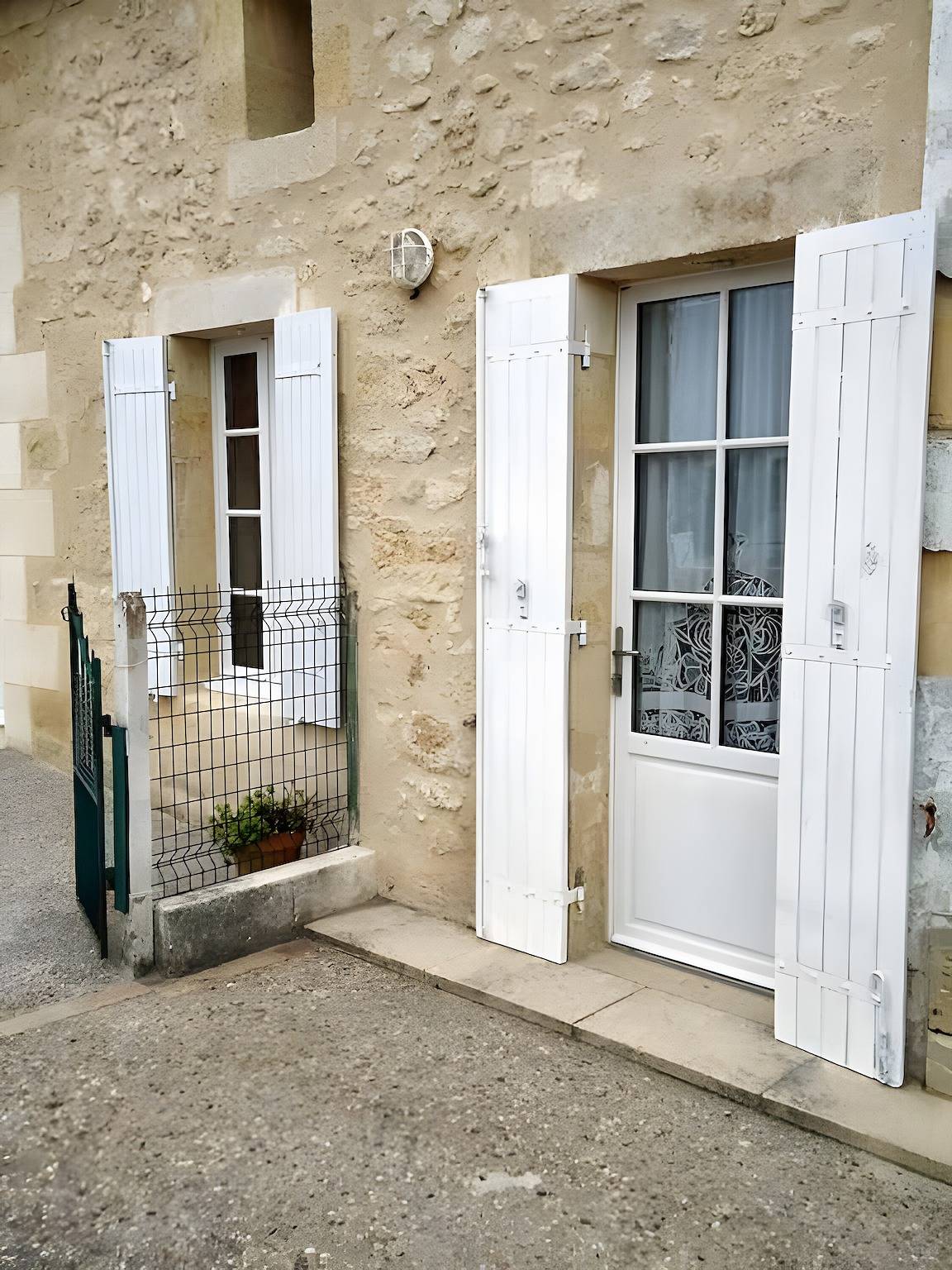 Gästezimmer „La Roseraie“ mit privater Terrasse, Garten und Wlan in Saint-Émilion in Saint-Émilion, Libourne und Umgebung