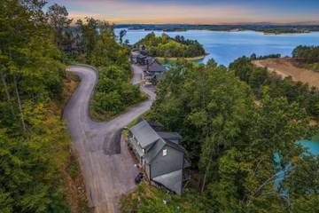 Vacation Rental for 15 Guests in Douglas Lake, Jefferson County (TN), Picture 4