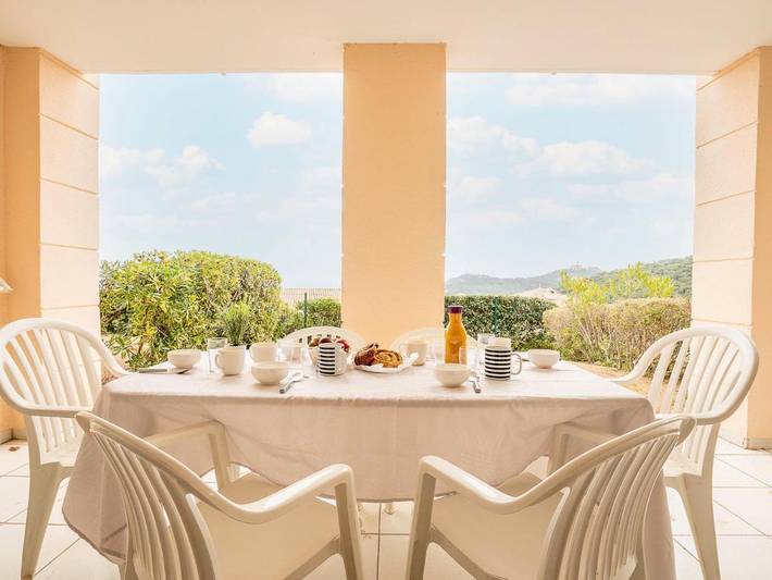 Gîte pour 6 personnes, avec Terrasse ainsi que Jardin et Piscine dans Gare Du Dramont