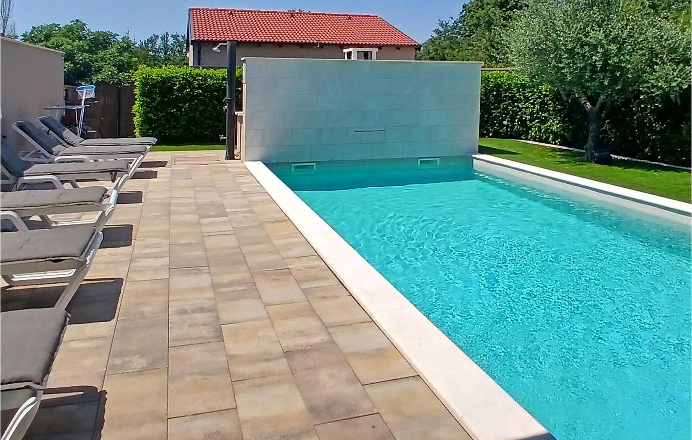 Moderne 150 m² große Wohnung mit Pool, Terrasse und WLAN in der Nähe des Stadtzentrums von Peruski in Marčana, Südküste Istrien