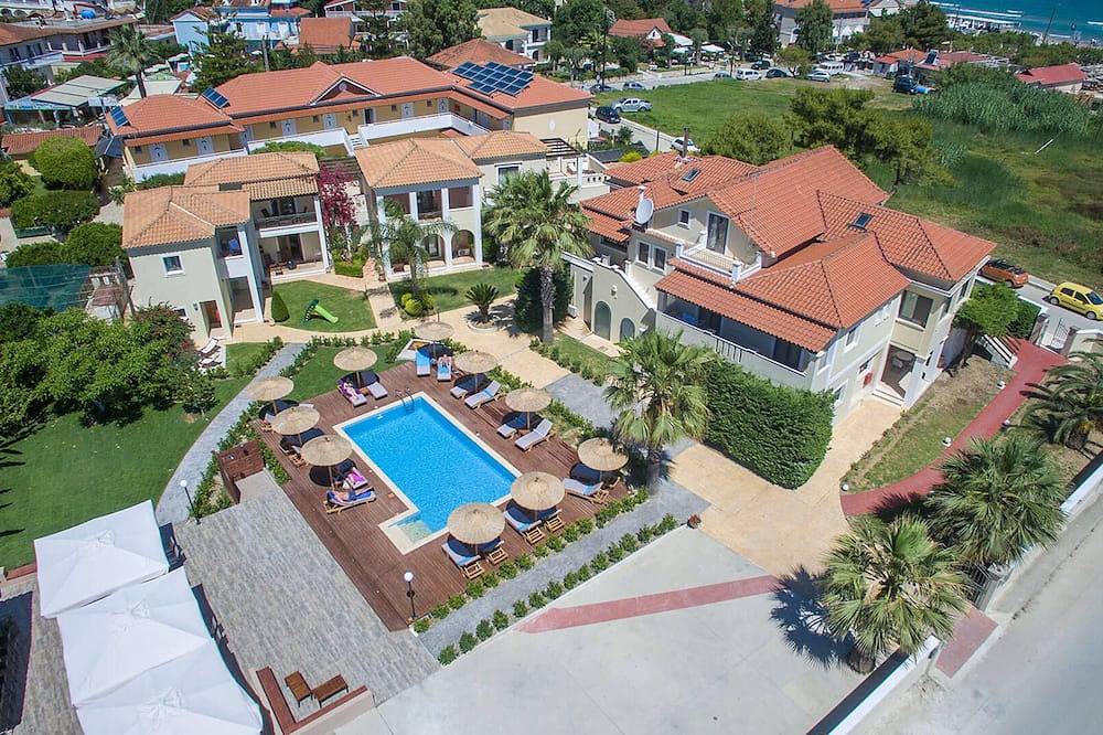 Entire apartment, Astarte Villas - Coco Palm Deluxe 2 Bedroom Apartment N3 in Planos, Zakynthos