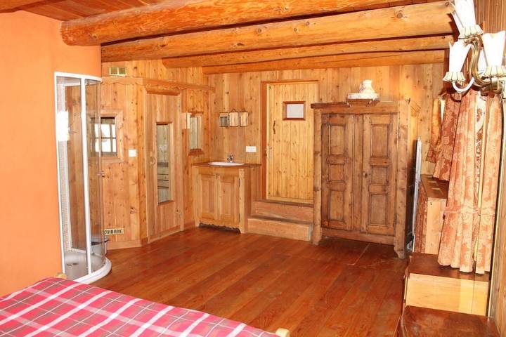 Gîte pour 10 personnes, avec Balcon et Jacuzzi ainsi que Terrasse et Sauna à Cervières - 2