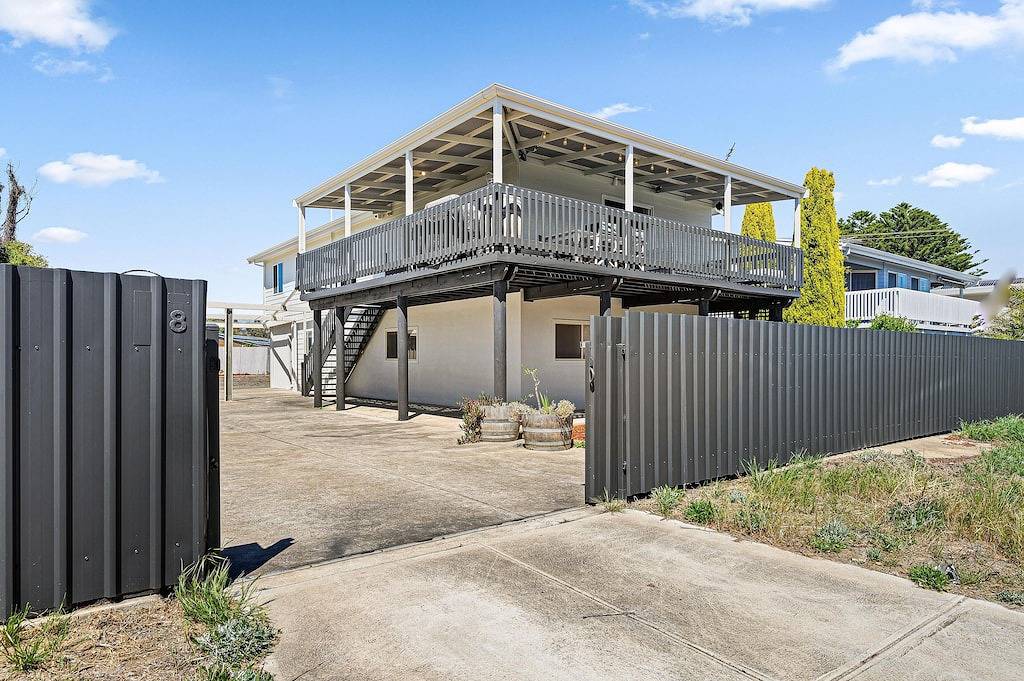 The Loveshack ~ Silver Sands - Family Entertainer Surrounded by Sea, Scrub & Hills in Aldinga Beach, City of Onkaparinga