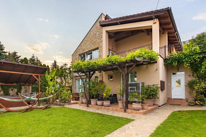 Pension voor 5 personen, with sauna and uitzicht as well as tuin in Hongarije