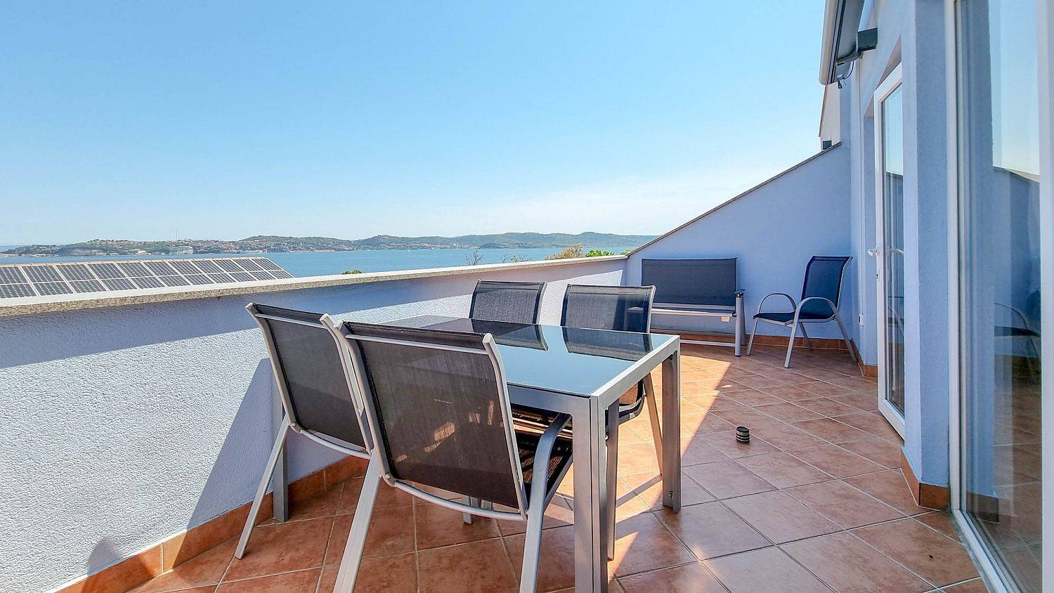 Ganze Wohnung, Atemberaubendes Apartment nur 50 Meter zum Strand mit Meerblick, Grill, Waschmaschine in Crveni Vrh, Umag und Umgebung