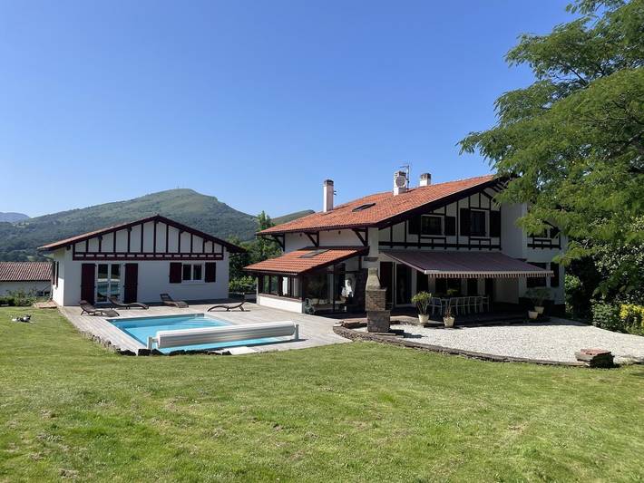 Gîte pour 14 personnes, avec Terrasse ainsi que Jardin et Piscine à Ascarat - 2