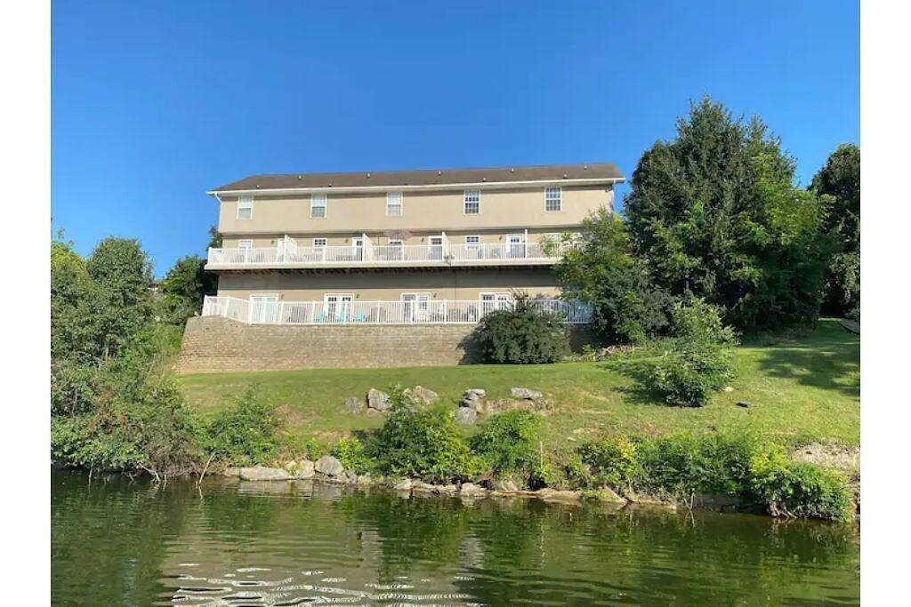 Ganze Wohnung, Sunrise Deck and Boat Slip. Peace and Fun! in Johnson City, Blue Ridge Mountains