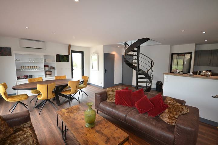 Gîte pour 6 personnes, avec jacuzzi et piscine ainsi que jardin et terrasse, animaux acceptés à Meyronne - 4