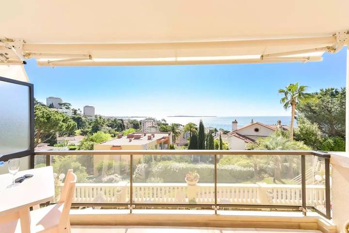 Holiday rental for 3 people, with terrace and pool as well as view in Cannes La Bocca