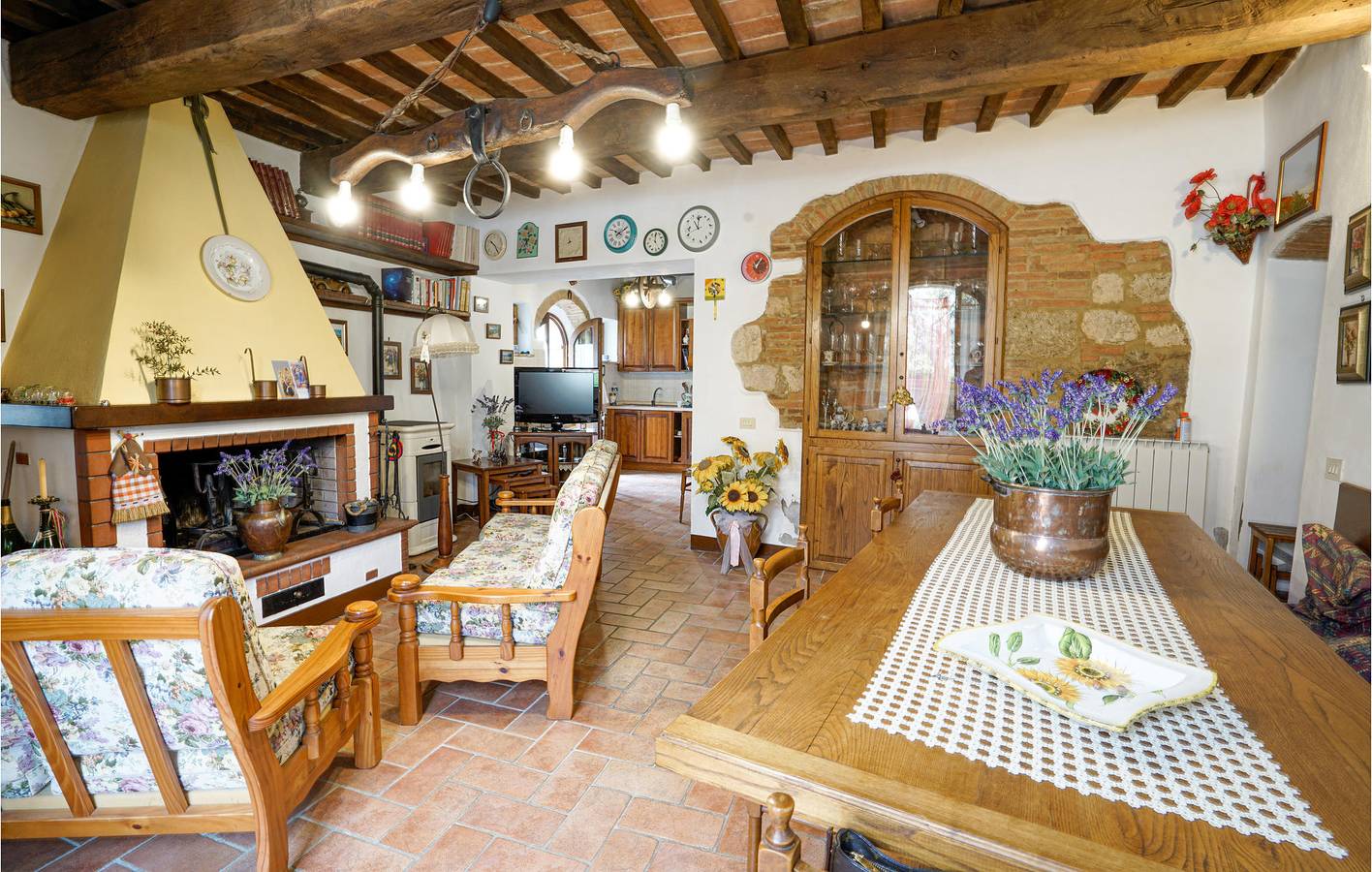 Cetona Garden Appartement: Parkeerplaats, Keuken, Stadscentrum 1km in Cetona, Provincie Siena