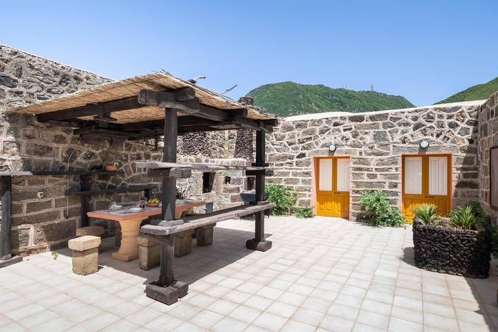 Trullo pour 4 personnes, avec vue ainsi que terrasse et balcon/terrasse dans Pantelleria - 2