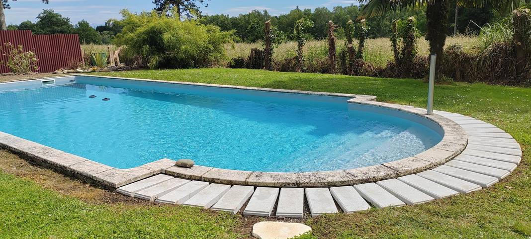 Location de vacances pour 2 personnes, avec piscine et jardin, animaux acceptés dans Béarn - 2