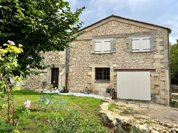 Location de vacances pour 10 personnes, avec jardin et vue, animaux acceptés à Saint-Christophe-des-Bardes - 4