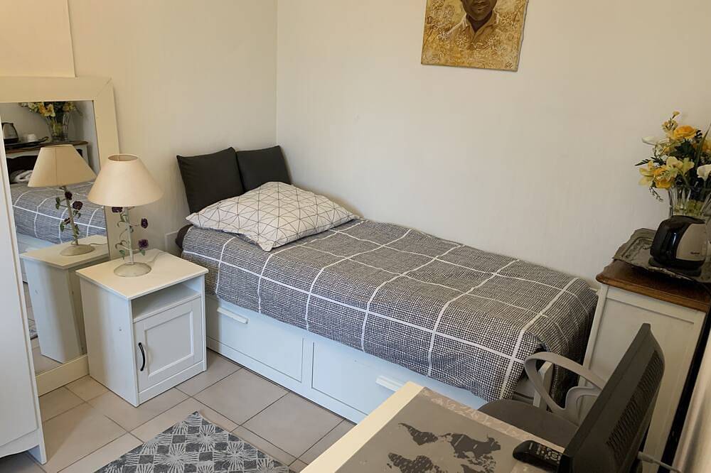 Comfortable room for 3 people in Vaulx-en-Velin, Rhône