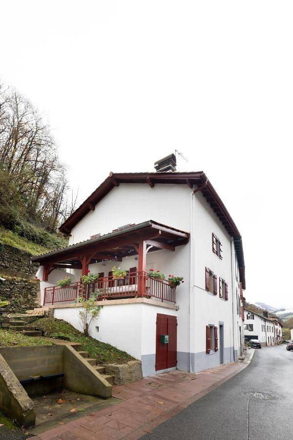 Location de vacances pour 6 personnes, avec Terrasse à Arnéguy