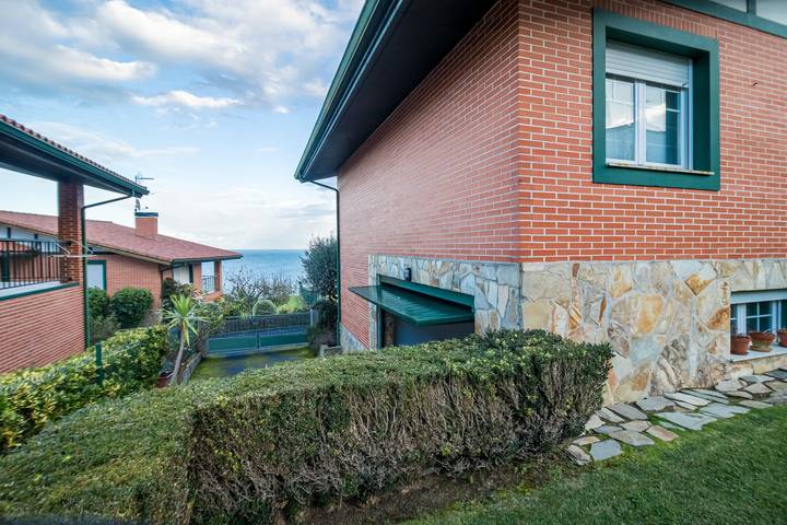 Casa de vacaciones para 8 personas, con Balcón además de Jacuzzi y Jardín en Castro Urdiales